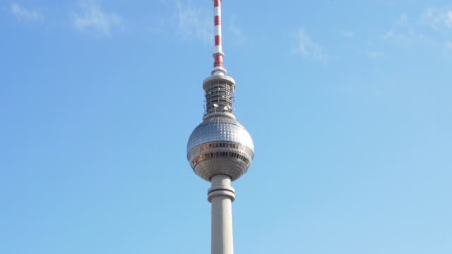 Zoom-out-television-tower-and-red-town-hall-Berlin