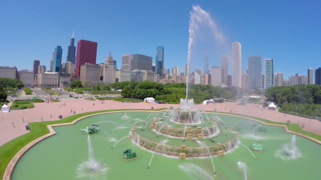 Aerial-view-of-Buckingham-fountain-in-Chicago