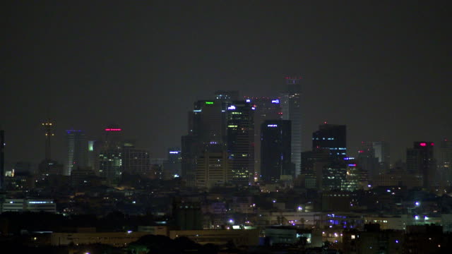 Tel-Aviv,-Israel-Panorama-nocturno-teleobjetivo-toma