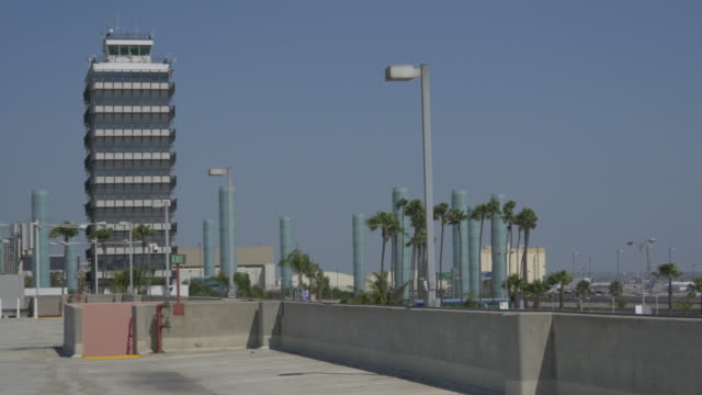 Torre-del-Aeropuerto-Internacional-de-Los-Ángeles-(LAX