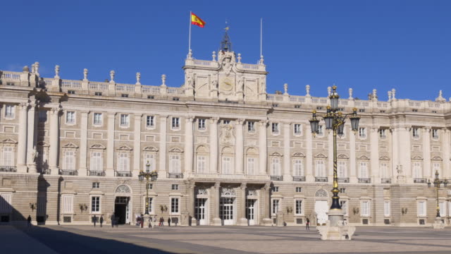 Spanien,-madrid-sonnigen-Tag-royal-palace-Haupteingang-4-K