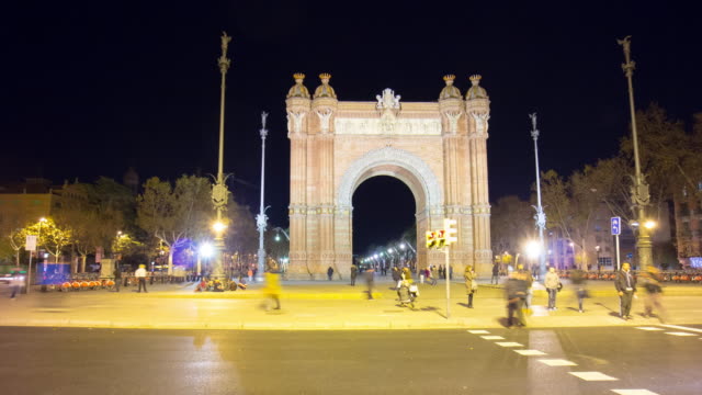 Barcelona-luz-de-noche-arco-del-triunfo-a-colocar-4-K-lapso-de-tiempo-de-España