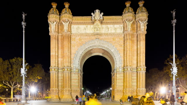 night-light-tourist-place-arc-de-triomf-4k-time-lapse-barcelona-spain