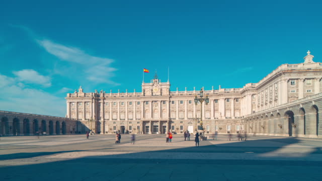 Luz-solar-palacio-real-de-Madrid-placa-panorama-4-K-lapso-de-tiempo-de-España