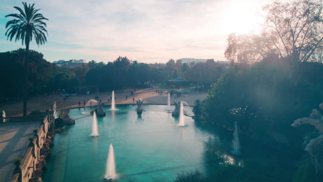day-light-barcelona-fountain-in-park-de-la-ciutadella-4k-time-lapse-spain