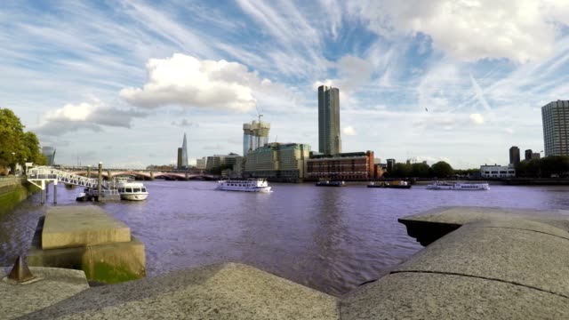 Business-Buildings-and-Thames-River,-London,-Uk,-Time-Lapse