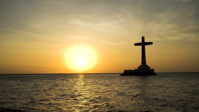 Christlichen-Kreuz-auf-das-Meer