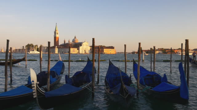 Italien-Venedig-San-Marco-Square-Palazzo-Ducale-Bucht-Gondel-Parkplatz-Sonnenuntergang-Panorama-4k