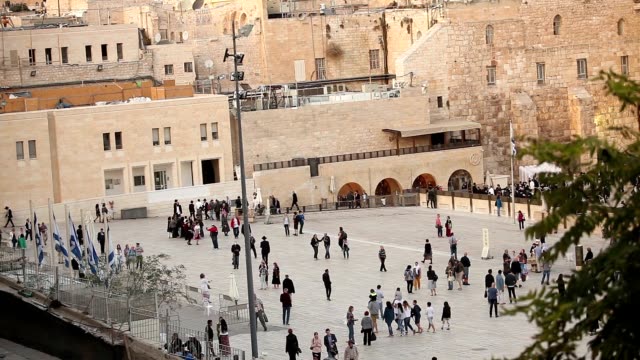 Jerusalem,-Western-Wall-and-Dome-of-the-Rock,-Israel-flag,-general-plan,-Timelapse