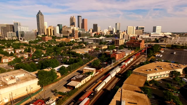 Skyline-de-Atlanta-Georgia-Rush-hora-tráfico-atardecer-centro-ciudad