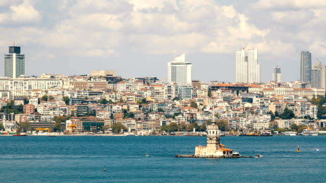 Zeitraffer-von-Maiden-Tower-(Kizkulesi)-und-Bosporus,-Istanbul,-Türkei