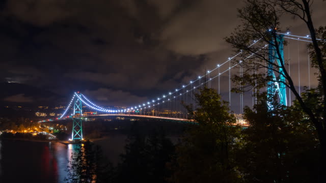 Paisaje-urbano-Vancouver-noche-puente-Lionsgate