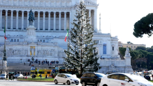 Piazza-Venezia,-Rome-Christmas-tree-Spelacchio
