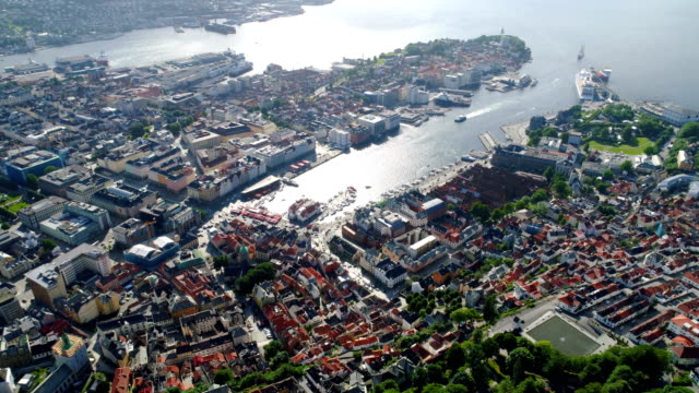 Bergen-es-una-ciudad-y-municipio-en-Hordaland,-en-la-costa-oeste-de-Noruega.-Bergen-es-la-segunda-ciudad-de-Noruega.