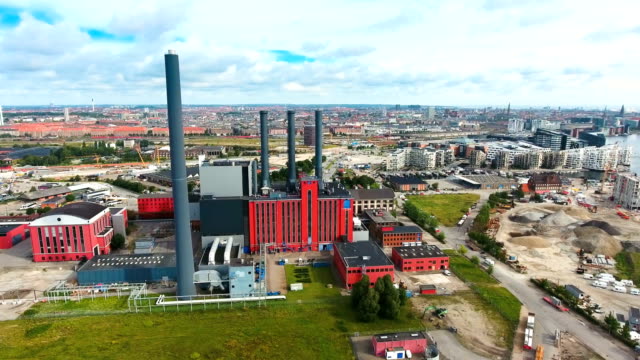 Vista-aérea-de-la-ciudad-sobre-la-central-eléctrica-Copenhague-HC-Oersted