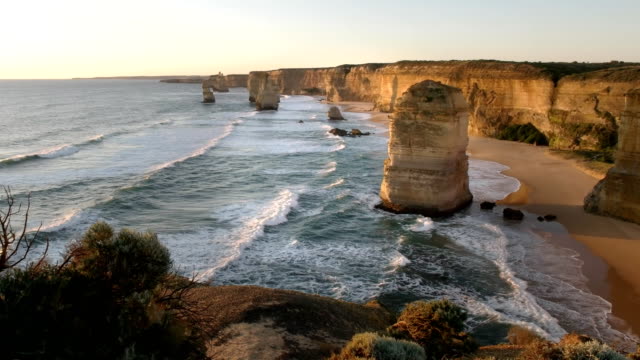 pan-at-sunset-of-the-twelve-apostles-on-the-great-ocean-road