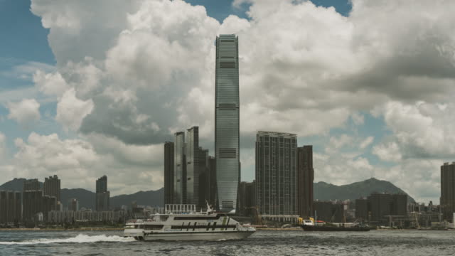 Hong-Kong-Wolkenkratzern-und-Wolken.