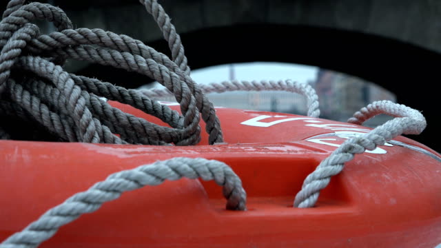 braided-sea-rope-on-the-lifebuoy