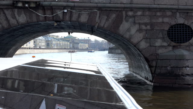 The-motor-ship-passes-under-the-arch-of-the-"Laundry"-bridge