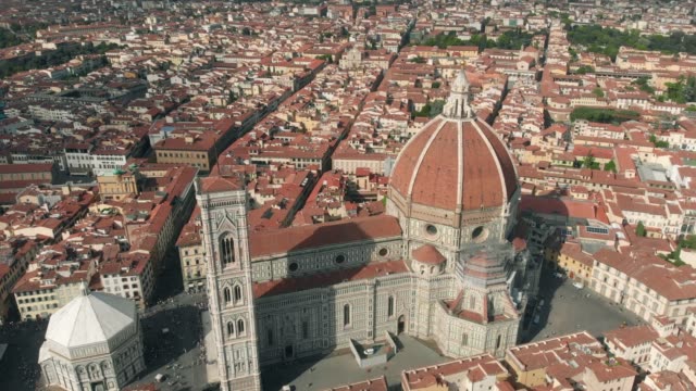 Luftaufnahme-der-Stadt-Florenz-und-Kathedrale-Santa-Maria-del-Fiore-4K-Drohne-Video