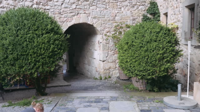 Pasaje-y-muralla-del-castillo-medieval