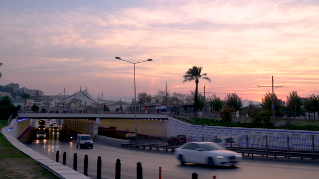 imagen-carretera-y-tráfico-en-puesta-del-sol,-carretera,-tráfico,-izmir,-puesta-de-sol