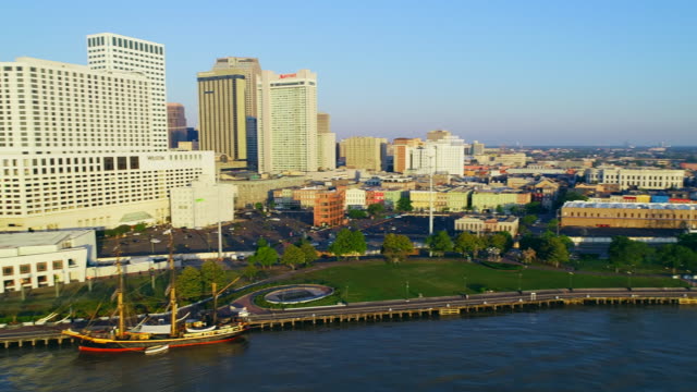 New-Orleans-aerial-Skyline-Mississippi-Fluß