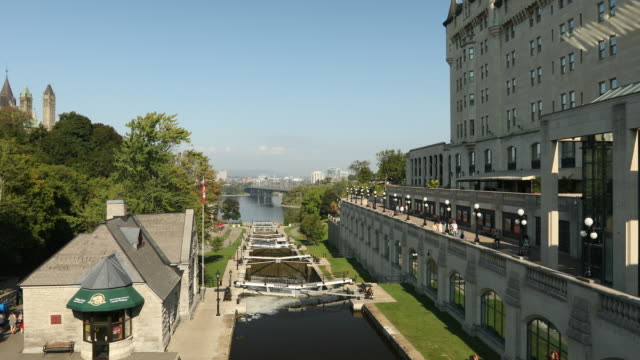 Rideau-Kanal-Lock-System-und-den-Fluss-in-Ottawa