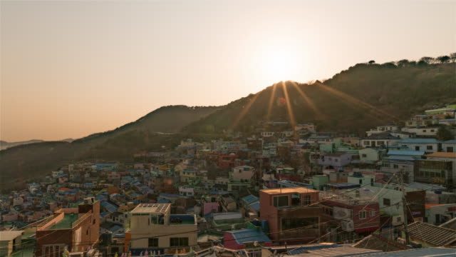 Busan,-Korea,-Timelapse---Busan-Gamcheon-Kultur-Dorf-bei-Sonnenuntergang