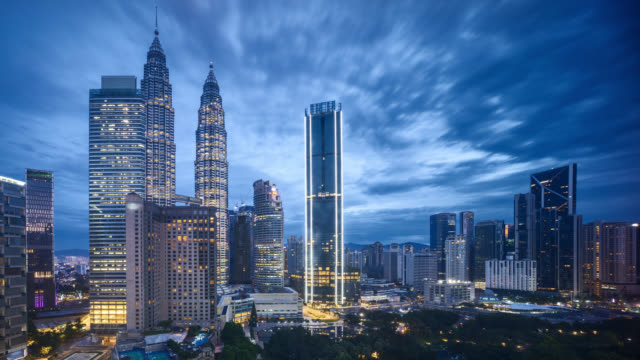 Nacht,-Sonnenaufgang-um-Tageslichtszene-auf-Skyline-von-Kuala-Lumpur.