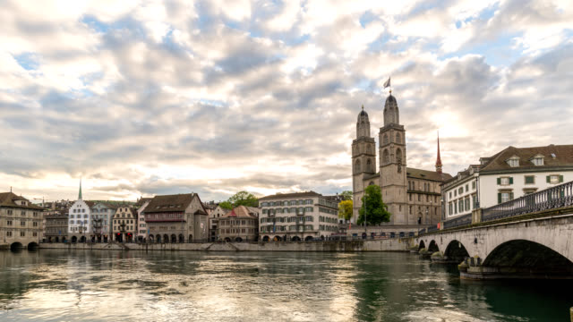 Zurich-Switzerland-time-lapse-4K,-city-skyline-sunrise-timelapse-at-Limmat-River-with-Grossmunster