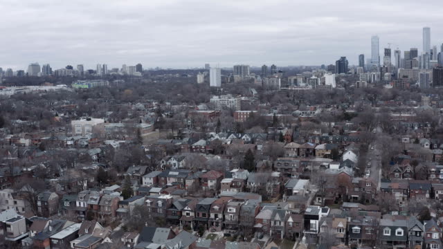 4K-Aerial-Establishing-Shot-of-a-Neighborhood-in-Toronto,-Ontario.