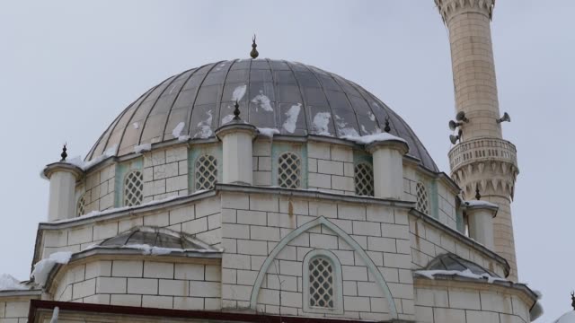 Winterschnee-und-Ansichten-der-Moscheen-in-der-Türkei,