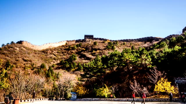 Beijing,-China-–-Okt.-26,2014:-Walking-in-Jinshanling-Terrasse-des-Great-Wall,-Peking,-China
