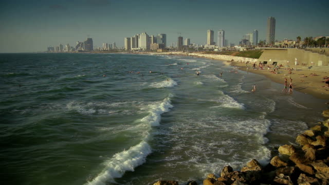 Strand-von-Tel-Aviv-skyline