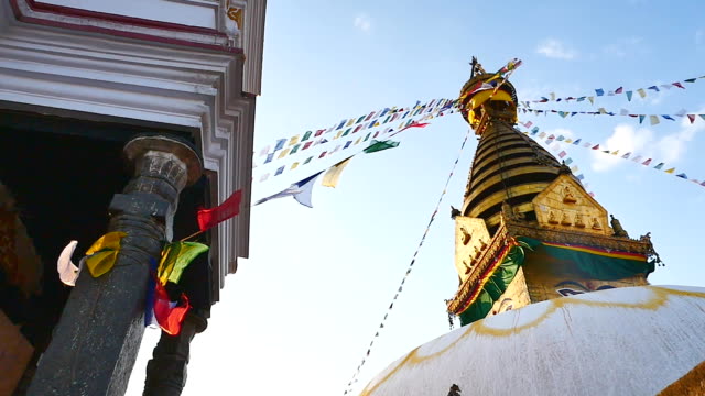 Swayambhunath-por-estupa:-Símbolo-de-Nepal,-ojos-de-buda-en-Katmandú.