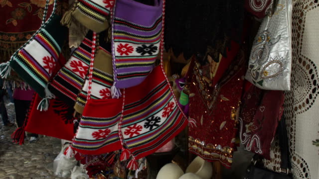 Albanian-traditional-handicrafts-in-Kruja