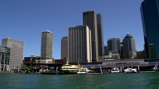 Arriving-at-Circular-Quay-filmed-from-a-ferry