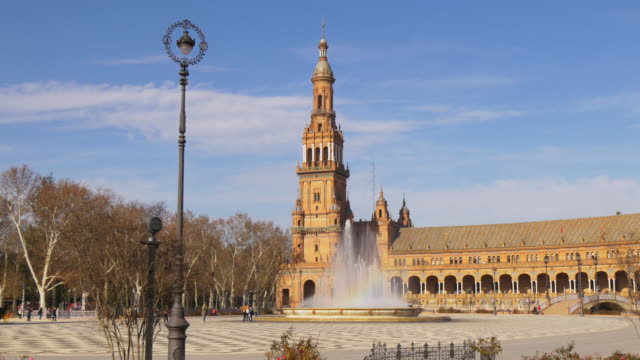 plaza-de-España-Vista-de-la-fuente-de-luz-de-sol-4-K-de-Sevilla,-España