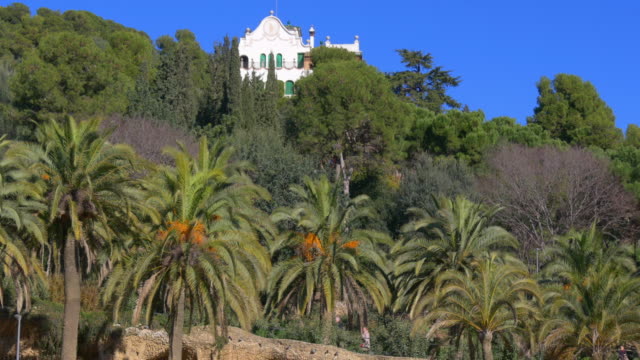 barcelona-sonnigen-Tag-guell-park-privaten-house-Ansicht-(view)-4-k-Spanien