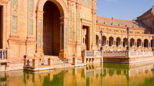 Sonne-Licht-Sevilla-Palast-der-Spanien-der-Teich-Reflexion-4-k-Zeitraffer-Spanien