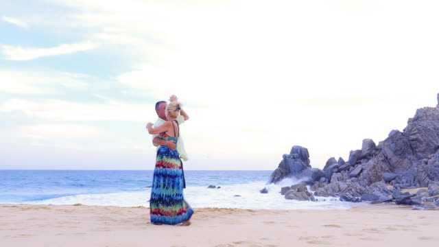 An-older-couple-dancing-on-the-beach