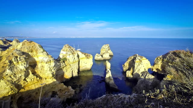Atlantik-Küste-in-der-Nähe-von-Lagos,-region-Algarve,-Portugal