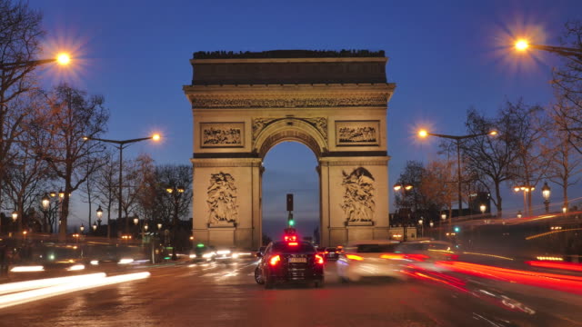 Bogen-de-Triomphe-und-der-Champs-Élysées,-Paris-Frankreich-(Zeitraffer