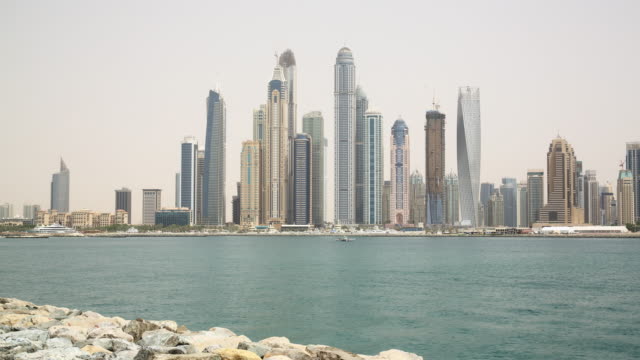 Emiratos-Árabes-Unidos-luz-de-día-de-la-ciudad-de-Bahía-Marina-de-Dubai-Palma-panorama-4-K-lapso-de-tiempo