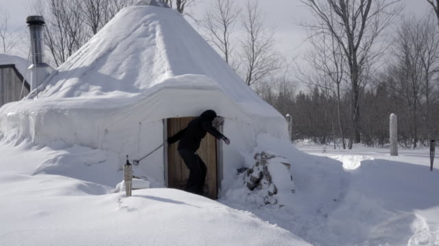 Yurt-winter-in-ontario-4K-video