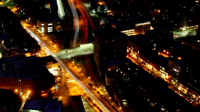 timelapse-aérea-de-Boston,-del-centro-de-la-ciudad-por-la-noche-con-zoom-hacia-fuera