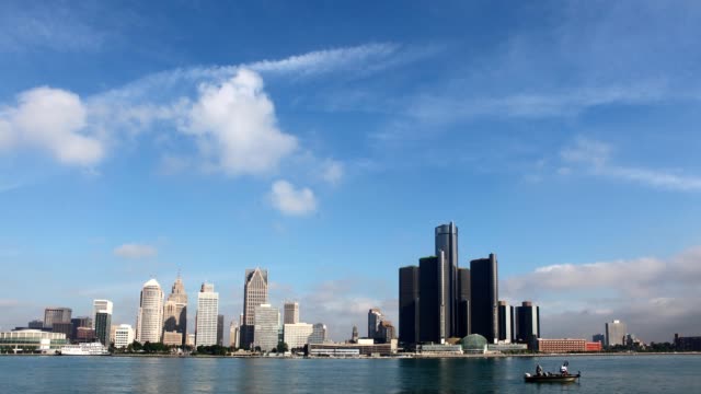 Timelapse-of-the-Detroit-with-boats-passing