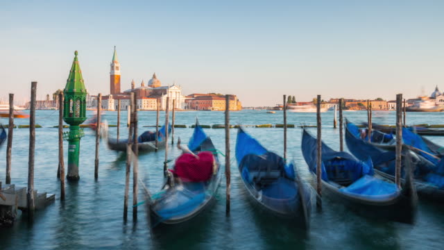 Italien-Sonnenuntergang-berühmten-Venedig-Stadt-Gandola-Bucht-Parkzeit-San-Giorgio-Maggiore-Kirche-Panorama-4-k-Zeitraffer