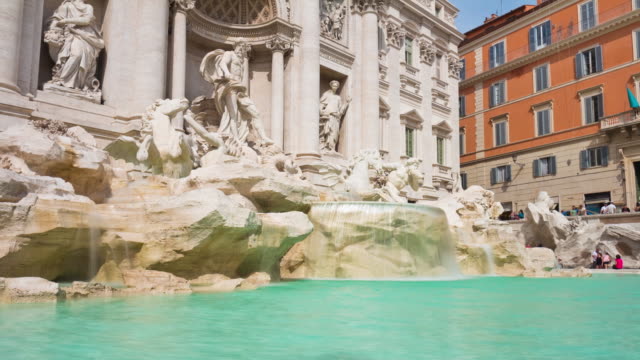 Italien-sonnigen-Tag-Rom-Stadt-berühmten-Trevi-Brunnen-vorderen-Panorama-4k-Zeitraffer